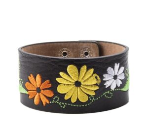 Pulsera Flor naranja, amarilla y blanca bordada en cuero ecológico